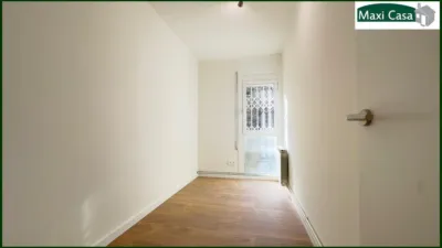 Piso en venta en Carrer de Santapau, cerca de Carrer d' Escòcia, Vilapicina-La Torre Llobeta (Distrito Nou Barris. Barcelona Capital) de 289.000 €