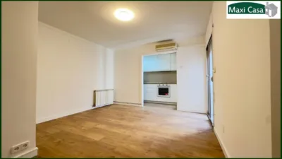 Piso en venta en Carrer de Santapau, cerca de Carrer d' Escòcia, Vilapicina-La Torre Llobeta (Distrito Nou Barris. Barcelona Capital) de 289.000 €