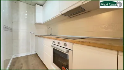 Piso en venta en Carrer de Santapau, cerca de Carrer d' Escòcia, Vilapicina-La Torre Llobeta (Distrito Nou Barris. Barcelona Capital) de 289.000 €