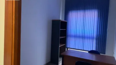 Local comercial en venta en Avenida de la Guardia Civil - Más