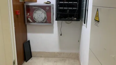 Local comercial en alquiler en Plaza del Altozano - Més