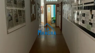 Local comercial en venta en Calle Pintor Quijada - Más