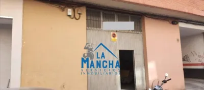 Local comercial en venta en Calle Granada, cerca de Calle Santiago - Més