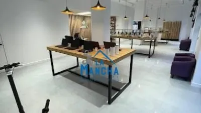 Local comercial en venta en Avenida de Ramón Menéndez Pidal - Vista 3