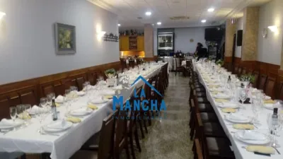 Local comercial en venta en Ensanche-Franciscanos - Más