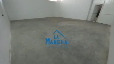 Nave industrial en alquiler en Poligono Campollano - Más