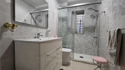 Piso en venta en Calle de la Cruz del Sur, 4, Pajaritos-Plaza de Toros (Distrito Beiro. Granada Capital) de 239.000 €