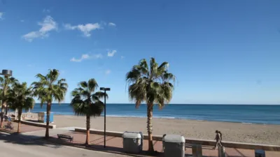 Piso en alquiler en Paseo Marítimo Rey de España, cerca de Avenida de Carvajal, Las Gaviotas-Carvajal (Fuengirola) de 2.300 €<span>/mes</span>
