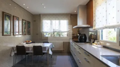 Chalet en venta en Calle de San Martín, cerca de Avenida Muru-Astráin, Paternáin (Cizur) de 850.000 €