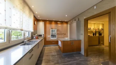 Chalet en venta en Calle de San Martín, cerca de Avenida Muru-Astráin, Paternáin (Cizur) de 850.000 €