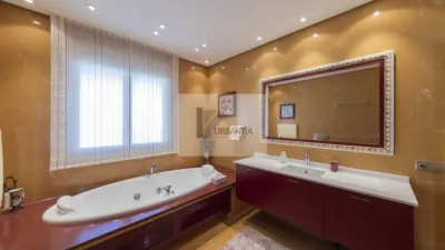 Chalet en venta en Calle de San Martín, cerca de Avenida Muru-Astráin, Paternáin (Cizur) de 850.000 €