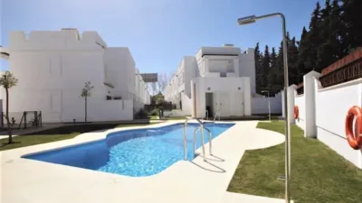 Casa adosada en alquiler en Urbanización Los Naranjos, Los Naranjos-Las Brisas (Distrito Nueva Andalucía. Marbella) de 2.000 €<span>/mes</span>