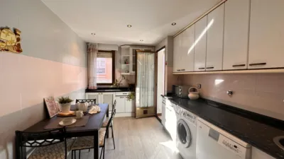 Piso en venta en Calle Maestro G.Muñoz, Número 14, La Florida-San Pedro (Soria Capital) de 215.000 €