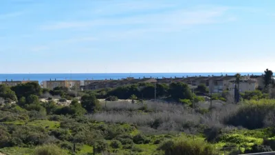 Chalet on Avenida de las Cortes Valencianas photo 2