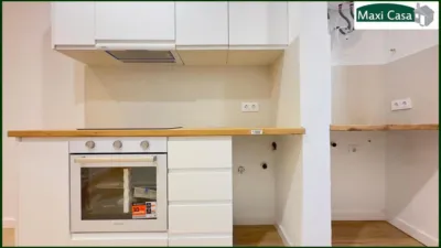 Piso en venta en Carrer de Còrsega, cerca de Carrer de Sant Quintí, El Camp de l'Arpa del Clot (Distrito Sant Martí. Barcelona Capital) de 217.000 €