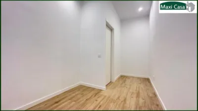 Piso en venta en Carrer de Còrsega, cerca de Carrer de Sant Quintí, El Camp de l'Arpa del Clot (Distrito Sant Martí. Barcelona Capital) de 217.000 €