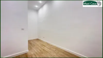 Piso en venta en Carrer de Còrsega, cerca de Carrer de Sant Quintí, El Camp de l'Arpa del Clot (Distrito Sant Martí. Barcelona Capital) de 217.000 €