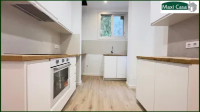 Piso en venta en Carrer de Còrsega, cerca de Carrer de Sant Quintí, El Camp de l'Arpa del Clot (Distrito Sant Martí. Barcelona Capital) de 217.000 €