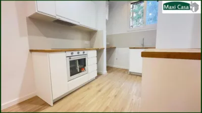 Piso en venta en Carrer de Còrsega, cerca de Carrer de Sant Quintí, El Camp de l'Arpa del Clot (Distrito Sant Martí. Barcelona Capital) de 217.000 €