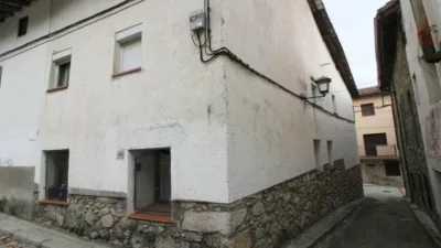 Chalet en venta en Calle Hornos, 18, Mombeltrán de 67.000 €