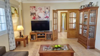 Chalet on Calle de la Jumilla photo 12
