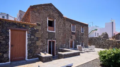 House on Calle de los Almendreros photo 2