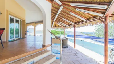 Chalet on Calle Cucarres Les photo 9
