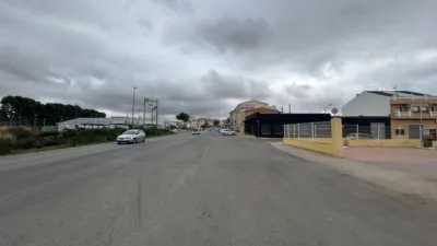 Terreno en venta en Carretera de Jaén, 43, cerca de Calle de la Vega - Más