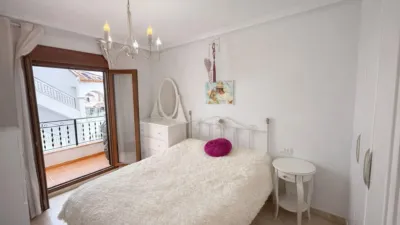 Terraced house in Carrer de la Pau photo 9