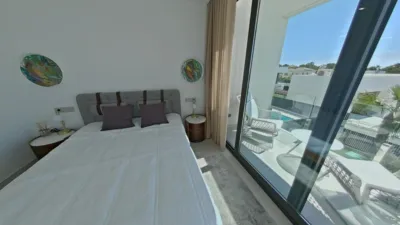 Chalet on Carrer Berna photo 22