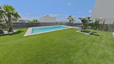 Chalet on Carrer Berna photo 30