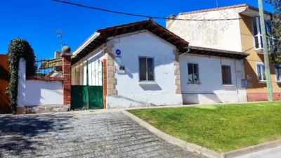 Semi-detached house on Calle de la Condesa Mencía photo 2