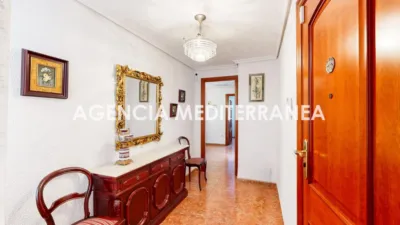 Flat on Eugenia Viñes Street photo 3