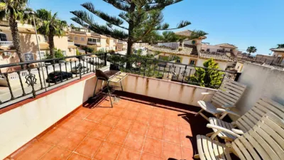 Casa adosada en venta en Calle B-2 Villapiedra, Cabo Roig-La Zenia-La Regia (Distrito Orihuela Costa. Orihuela) de 209.000 €