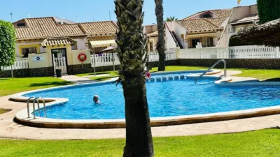 Casa adosada en venta en Calle B-2 Villapiedra, Cabo Roig-La Zenia-La Regia (Distrito Orihuela Costa. Orihuela) de 209.000 €