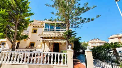 Casa adosada en venta en Calle B-2 Villapiedra, Cabo Roig-La Zenia-La Regia (Distrito Orihuela Costa. Orihuela) de 209.000 €