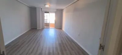 Piso en alquiler en Avenida de Federico García Lorca, cerca de Calle Granada, Oliveros-Altamira-Barrio Alto (Almería Capital) de 850 €<span>/mes</span>
