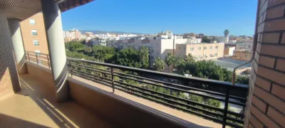 Piso en alquiler en Avenida de Federico García Lorca, cerca de Calle Granada, Oliveros-Altamira-Barrio Alto (Almería Capital) de 850 €<span>/mes</span>
