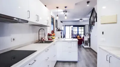 Casa adosada en venta en Calle Magallanes, Radazul (El Rosario) de 369.000 €