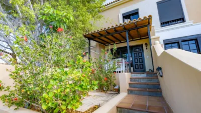 Casa adosada en venta en Calle Magallanes, Radazul (El Rosario) de 369.000 €