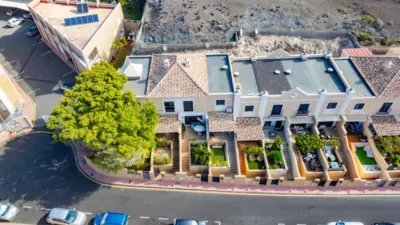 Casa adosada en venta en Calle Magallanes, Radazul (El Rosario) de 369.000 €
