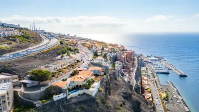 Casa adosada en venta en Calle Magallanes, Radazul (El Rosario) de 369.000 €