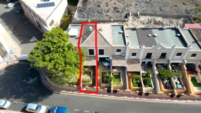 Casa adosada en venta en Calle Magallanes, Radazul (El Rosario) de 369.000 €