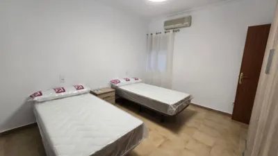 Casa adosada en alquiler en Calle de Cuacos de Yuste, 14, San Luis-San Juan-Santa Isabel (Mérida) de 600 €<span>/mes</span>