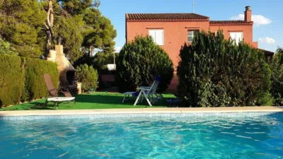 Chalet in Chiva photo 2