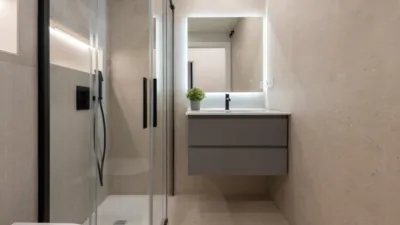 Piso en venta en Carrer d'Olzinelles, cerca de Carrer de Sants, Sants (Distrito Sants-Montjuïc. Barcelona Capital) de 395.000 €