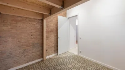 Piso en venta en Carrer d'Olzinelles, cerca de Carrer de Sants, Sants (Distrito Sants-Montjuïc. Barcelona Capital) de 395.000 €