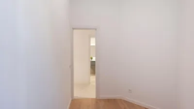 Piso en venta en Carrer d'Olzinelles, cerca de Carrer de Sants, Sants (Distrito Sants-Montjuïc. Barcelona Capital) de 395.000 €