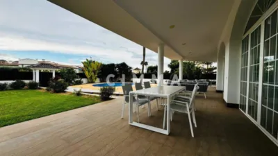 Chalet on Carrer Tenerife photo 36