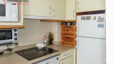 Apartment for sale on Avenida de Camilo Alonso Vega photo 5